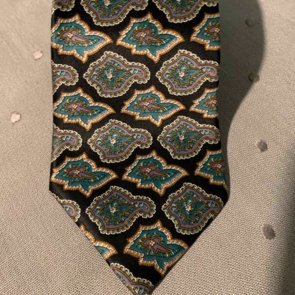 Vintage Geoffrey Beene Tie 100% Silk, EUC